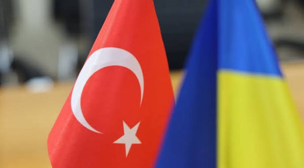 Прапори Туреччини та України як ілюстрація торговельно-економічної співпраці.